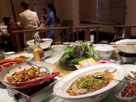 员工生日趴，，浓浓公司情！